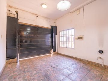 VENTA CASA 7 AMB RESTAURADA PILETA FONDO Y GARAGE