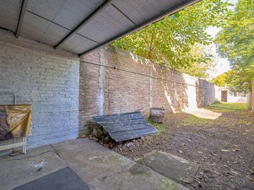 VENTA CASA 7 AMB RESTAURADA PILETA FONDO Y GARAGE