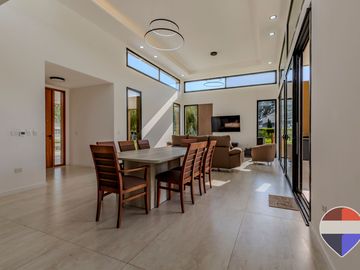 Casa en Alquiler en Haras del Sur II