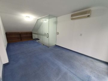 HERMOSA OFICINA EN VENTA EN SAN ISIDRO GOLF