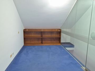 HERMOSA OFICINA EN VENTA EN SAN ISIDRO GOLF