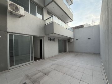 Venta Departamento 2 amb, patio, Pque Patricios