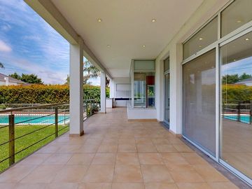 Casa en VENTA OMBUES HUDSON 4 dormitorios y pileta