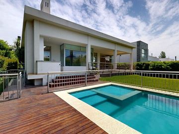 Casa en VENTA OMBUES HUDSON 4 dormitorios y pileta