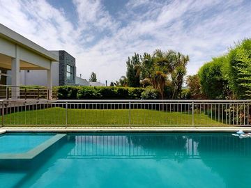 Casa en VENTA OMBUES HUDSON 4 dormitorios y pileta