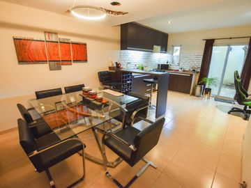 VENTA CASA DOS DORMITORIOS Y COCHERA