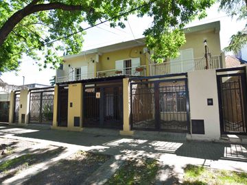 VENTA CASA DOS DORMITORIOS Y COCHERA