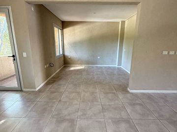 VENTA 3 AMB C/TERRAZA Y COCHERA LOS CARDALES