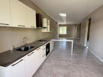 VENTA 3 AMB C/TERRAZA Y COCHERA LOS CARDALES