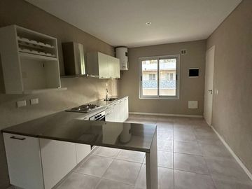 VENTA 3 AMB C/TERRAZA Y COCHERA LOS CARDALES
