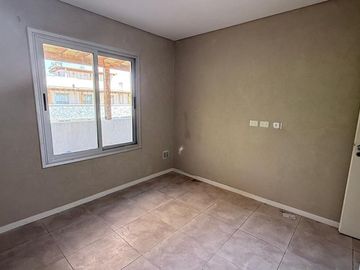 VENTA 3 AMB C/TERRAZA Y COCHERA LOS CARDALES