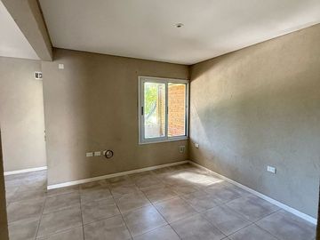 VENTA 3 AMB C/TERRAZA Y COCHERA LOS CARDALES