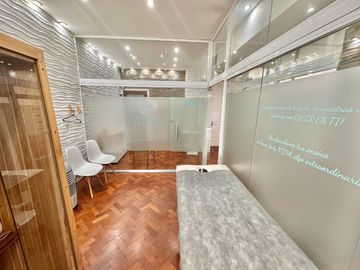 Venta oficina con balcon terraza! Refaccionada