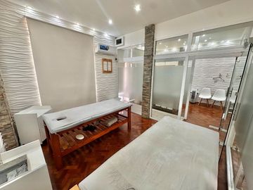 Venta oficina con balcon terraza! Refaccionada