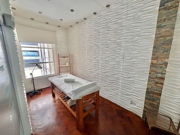 Venta oficina con balcon terraza! Refaccionada