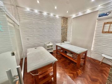 Venta oficina con balcon terraza! Refaccionada