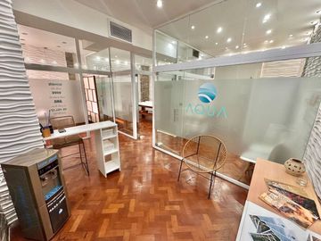 Venta oficina con balcon terraza! Refaccionada