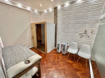 Venta oficina con balcon terraza! Refaccionada