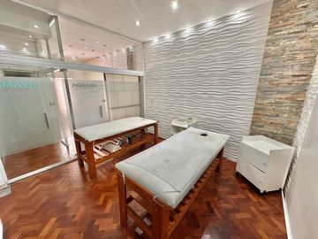 Venta oficina con balcon terraza! Refaccionada