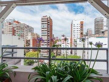 VENTA- depto con balcón corrido y patio propio
