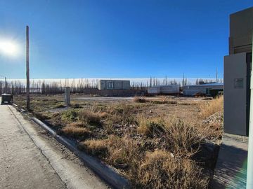 VENTA LOTE SUBDIVIDIBLE EN PLOTTIER