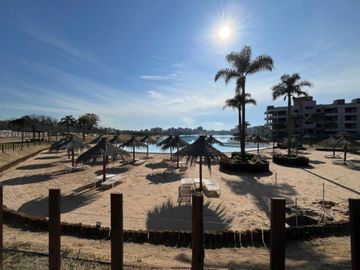 VENTA 2 AMBIENTES CON PATIO CON JARDIN EN LAGOON