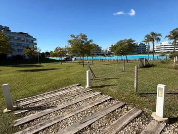 VENTA 2 AMBIENTES CON PATIO CON JARDIN EN LAGOON