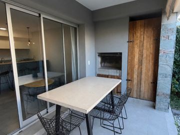VENTA 2 AMBIENTES CON PATIO CON JARDIN EN LAGOON