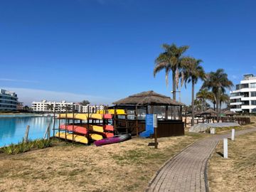 VENTA 2 AMBIENTES CON PATIO CON JARDIN EN LAGOON