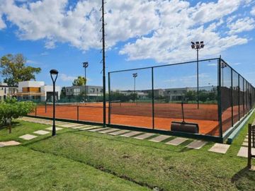 VENTA 2 AMBIENTES CON PATIO CON JARDIN EN LAGOON