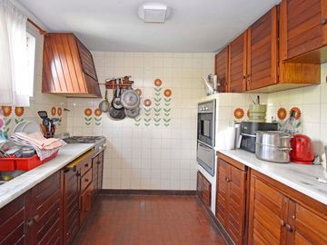 Casa 5 Amb en Venta Florida B Roca con pileta