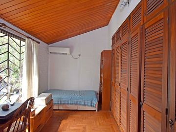 Casa 5 Amb en Venta Florida B Roca con pileta