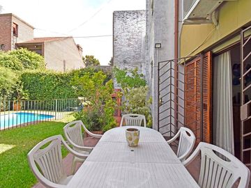 Casa 5 Amb en Venta Florida B Roca con pileta