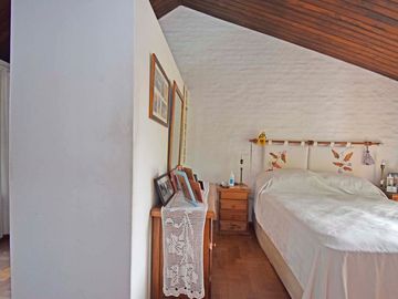 Casa 5 Amb en Venta Florida B Roca con pileta