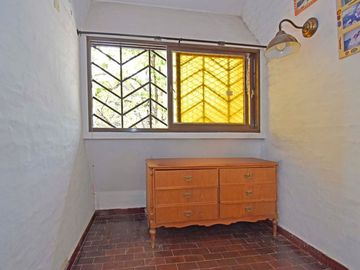 Casa 5 Amb en Venta Florida B Roca con pileta