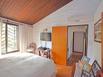 Casa 5 Amb en Venta Florida B Roca con pileta