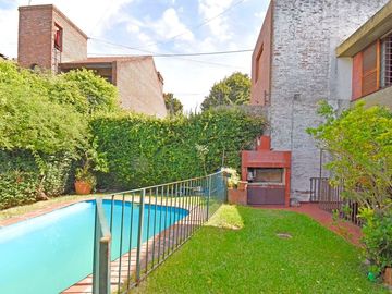 Casa 5 Amb en Venta Florida B Roca con pileta