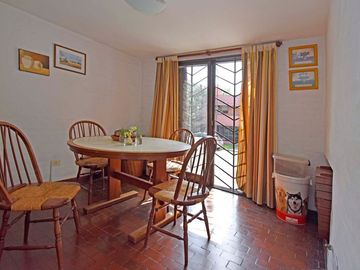 Casa 5 Amb en Venta Florida B Roca con pileta
