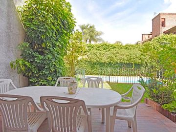 Casa 5 Amb en Venta Florida B Roca con pileta