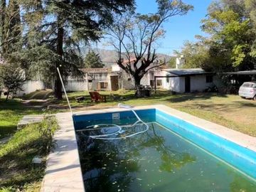 VENTA HOSTERÍA CON PILETA BIALET MASSE PUNILLA CBA