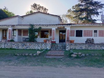 VENTA HOSTERÍA CON PILETA BIALET MASSE PUNILLA CBA