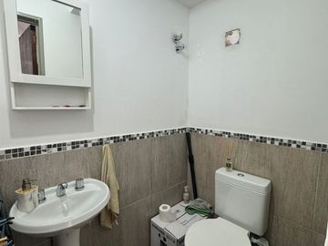 VENTA DUPLEX DOS DORM HOUSING VALLE CERCANO CBA