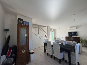 VENTA DUPLEX DOS DORM HOUSING VALLE CERCANO CBA