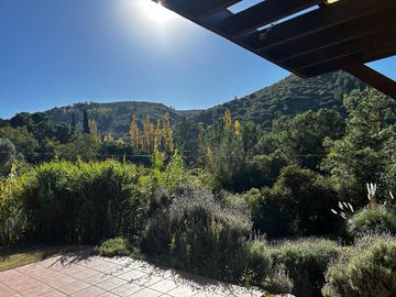 CASA VENTA LA CUMBRE 3 DORM + 1 DE SERVICIO CBA.