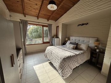 CASA VENTA LA CUMBRE 3 DORM + 1 DE SERVICIO CBA.