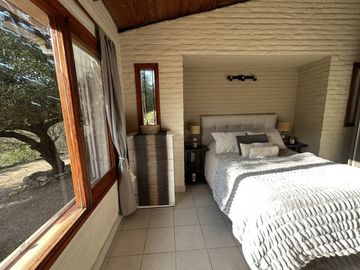 CASA VENTA LA CUMBRE 3 DORM + 1 DE SERVICIO CBA.