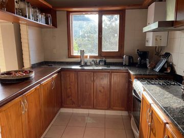 CASA VENTA LA CUMBRE 3 DORM + 1 DE SERVICIO CBA.