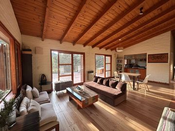 CASA VENTA LA CUMBRE 3 DORM + 1 DE SERVICIO CBA.