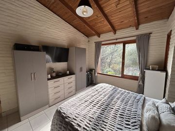 CASA VENTA LA CUMBRE 3 DORM + 1 DE SERVICIO CBA.