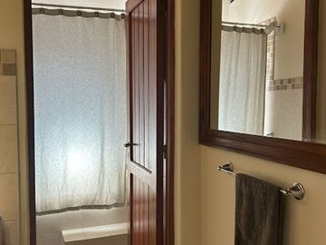 CASA VENTA LA CUMBRE 3 DORM + 1 DE SERVICIO CBA.